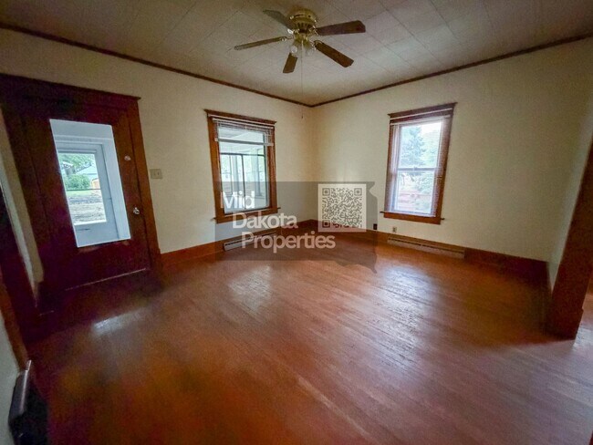 Foto del edificio - 933 E 5th Ave