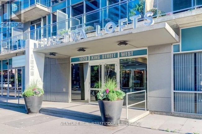 Building Photo - 1029 King St W
