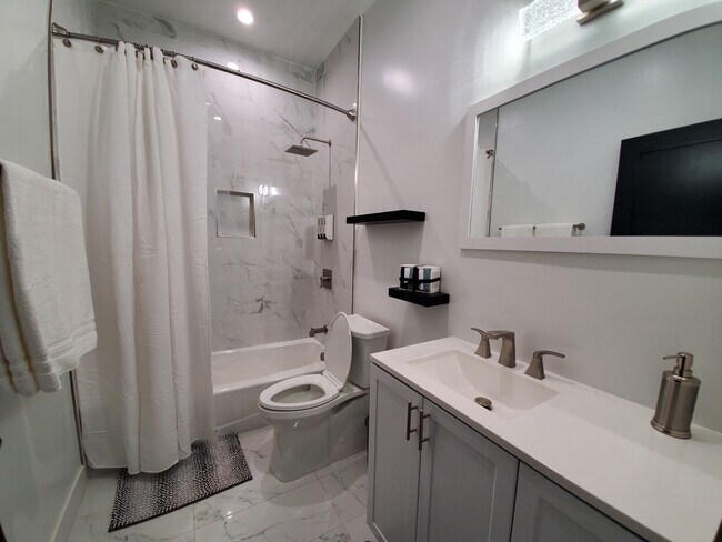 Foto del edificio - 17556 Chase St