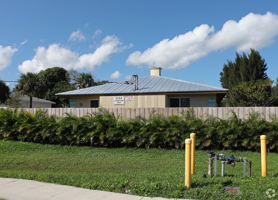 Building Photo - 1111 Loxahatchee Dr