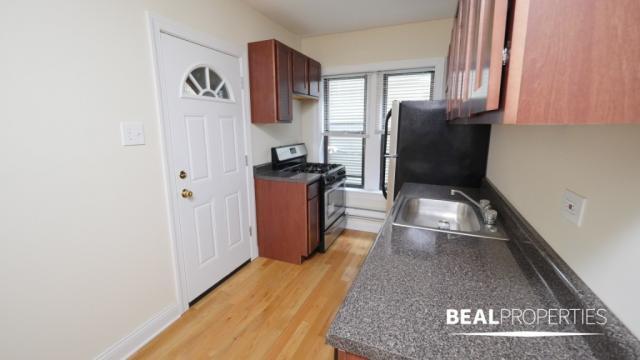 Foto del edificio - 0 bedroom in CHICAGO IL 60657