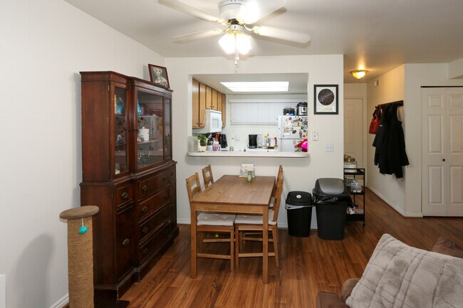 Building Photo - 953 E Springcrest Ct
