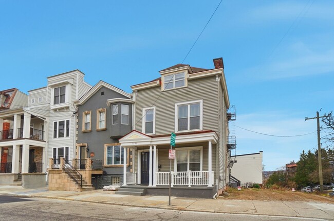 Building Photo - 1220 Louden St