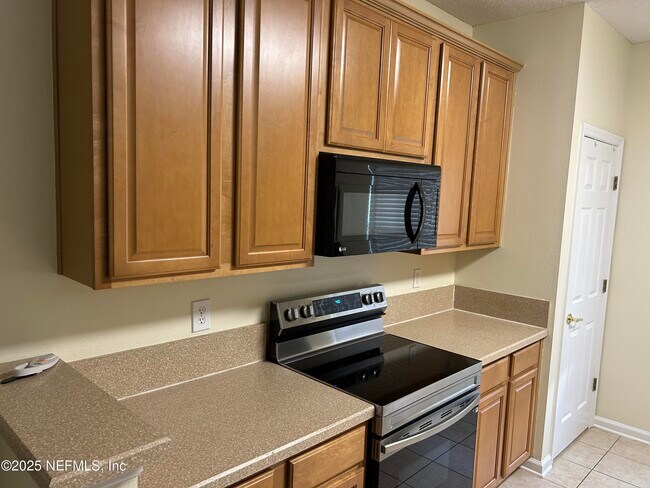 Building Photo - 352 Wooded Crossing Cir