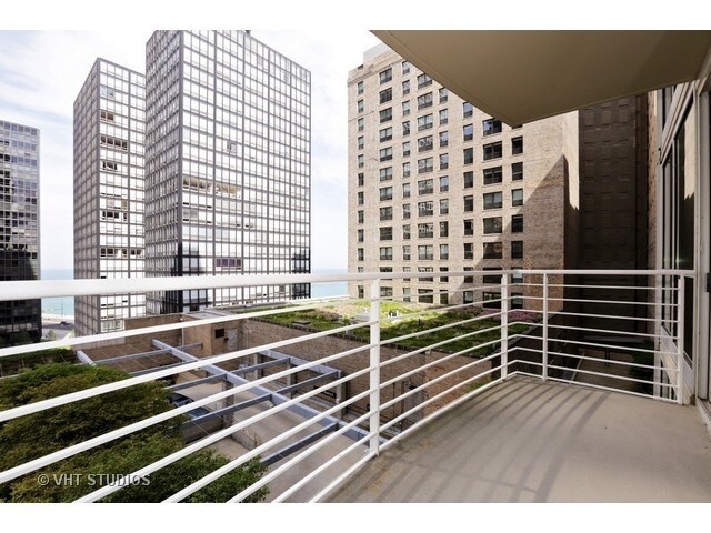 Foto del edificio - 250 E Pearson St
