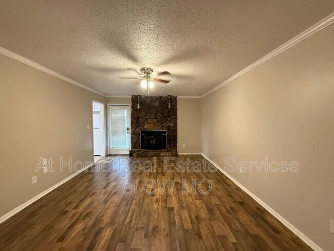 Foto del edificio - 2315 W Village Ln