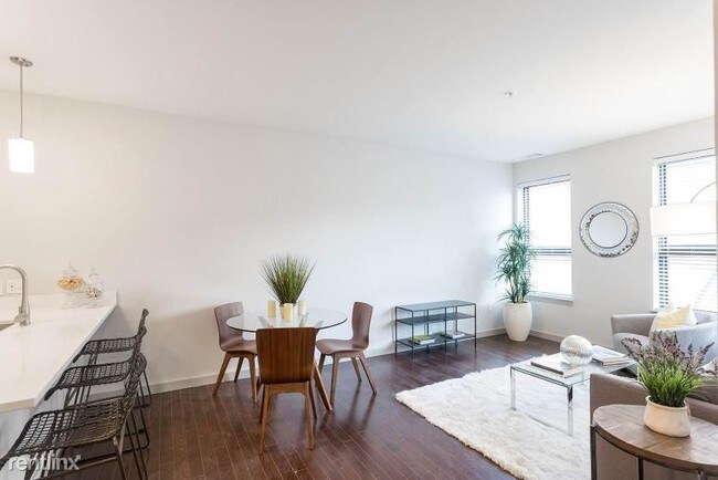 Building Photo - 45 Marion St