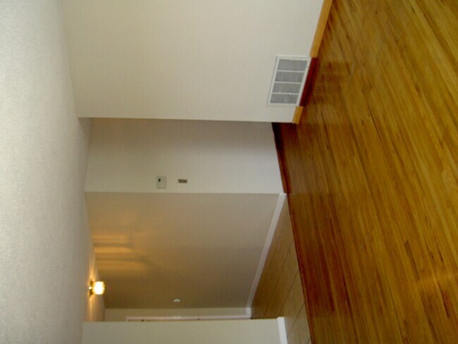 Building Photo - 2578 Meta Dr