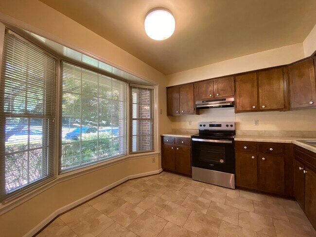 Building Photo - 1002 Huntwood Ln