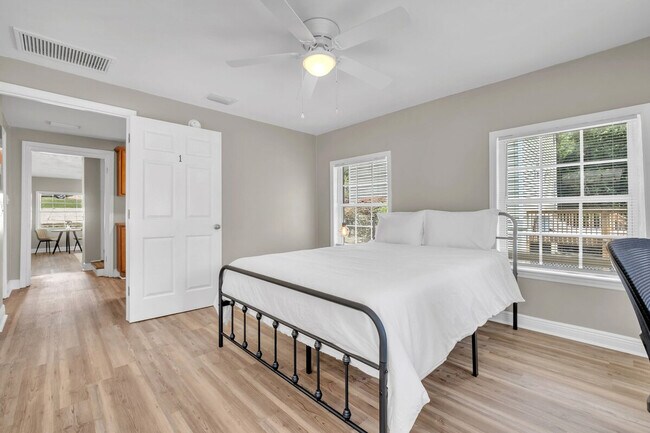 Foto del edificio - 1004 Buena Vista Dr