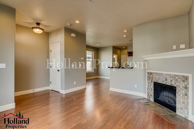 Foto del edificio - Charming 3-Bedroom End-Unit Townhouse in P...