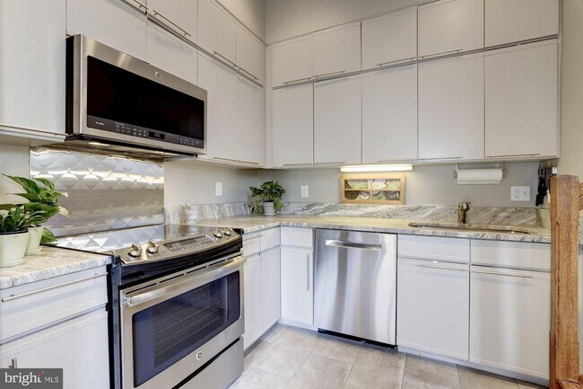 Building Photo - 1517 30th St NW