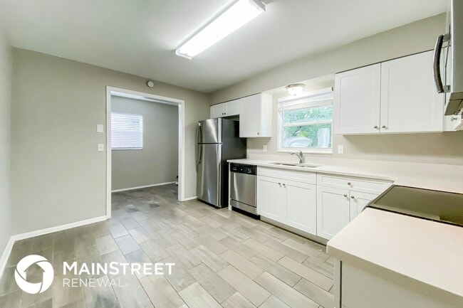 Building Photo - 7525 Foxbloom Dr