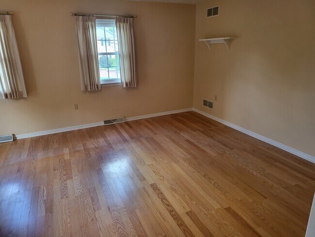 Building Photo - 1504 Handley Ave