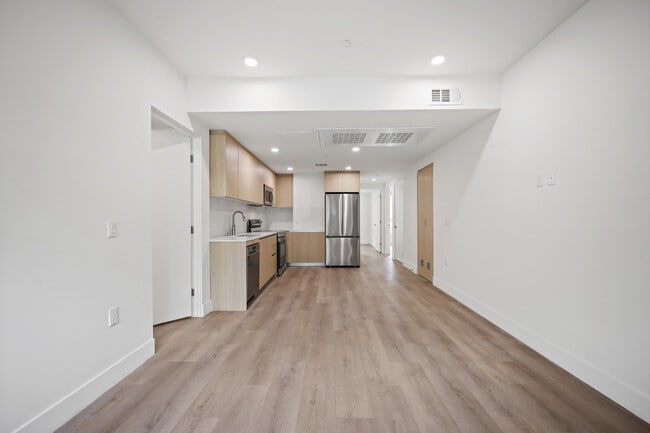 Foto del edificio - 7050 Hawthorn – Coliving + Traditional Units