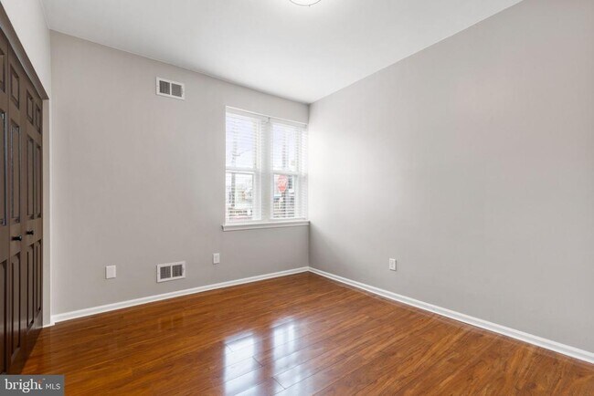 Foto del edificio - 1726 W 8th St