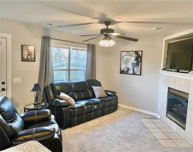 Photo - 826 W Peachtree Dr Townhome