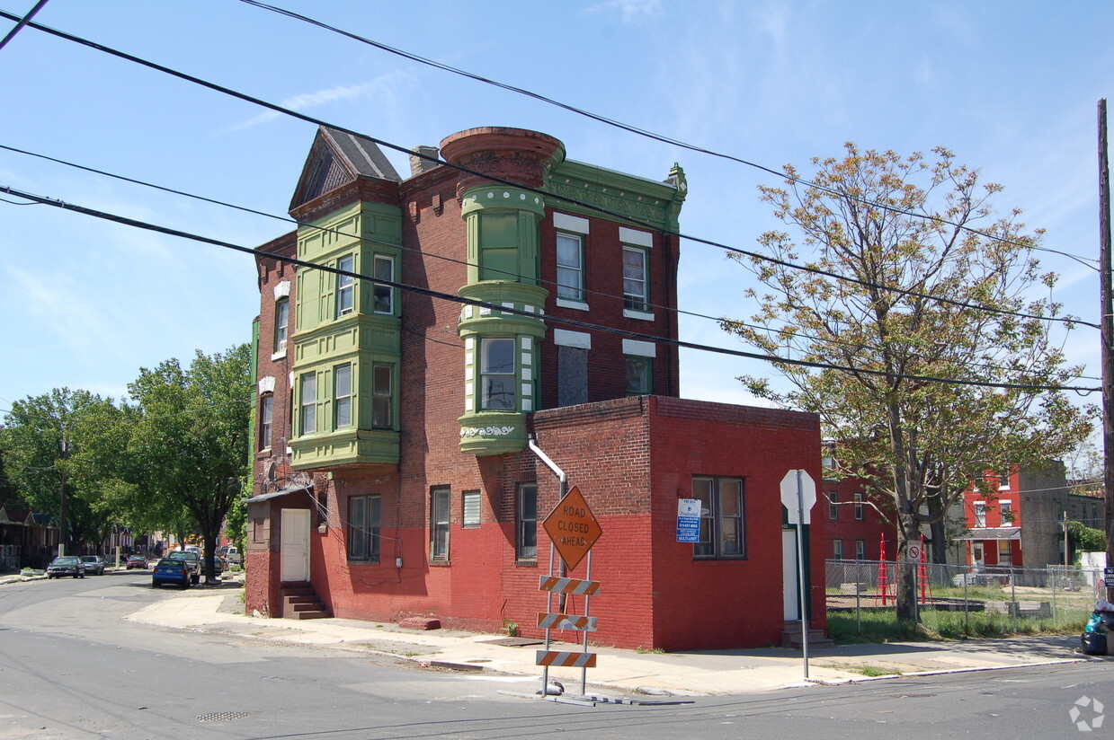 Primary Photo - 1100 N 41ST St