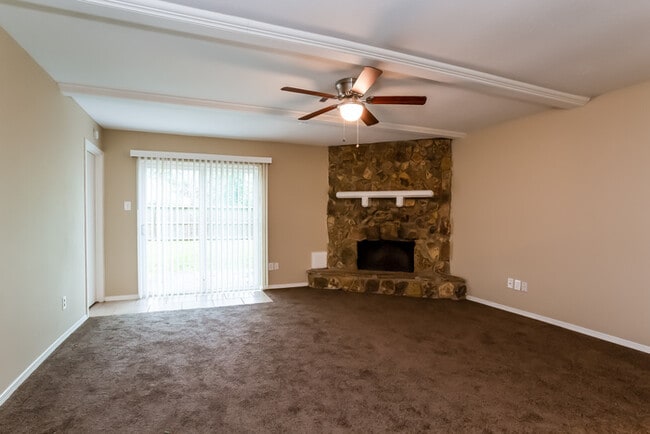 Building Photo - 3327 Sycamore Springs Dr