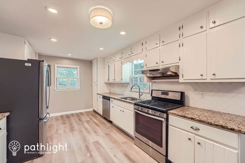 Foto principal - 4142 Pine Valley Dr