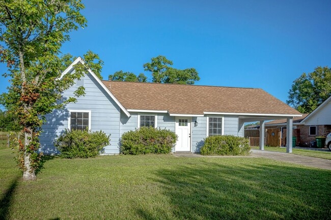 Building Photo - Charming 3-Bed, 1-Bath Home - Fully Remode...