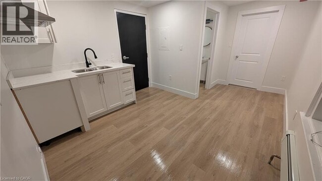 Building Photo - 803 King St