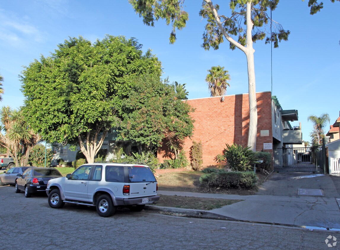 Primary Photo - 6834 Variel Ave