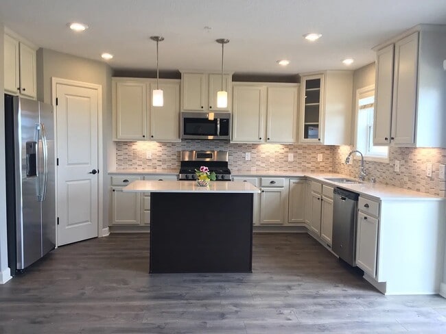 Foto del edificio - 9939 5th Street Ln N