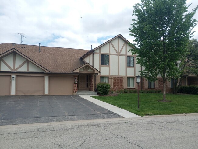 Foto del edificio - 936 Surrey Dr