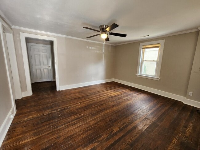 Foto del edificio - 829 Centre Ave NW