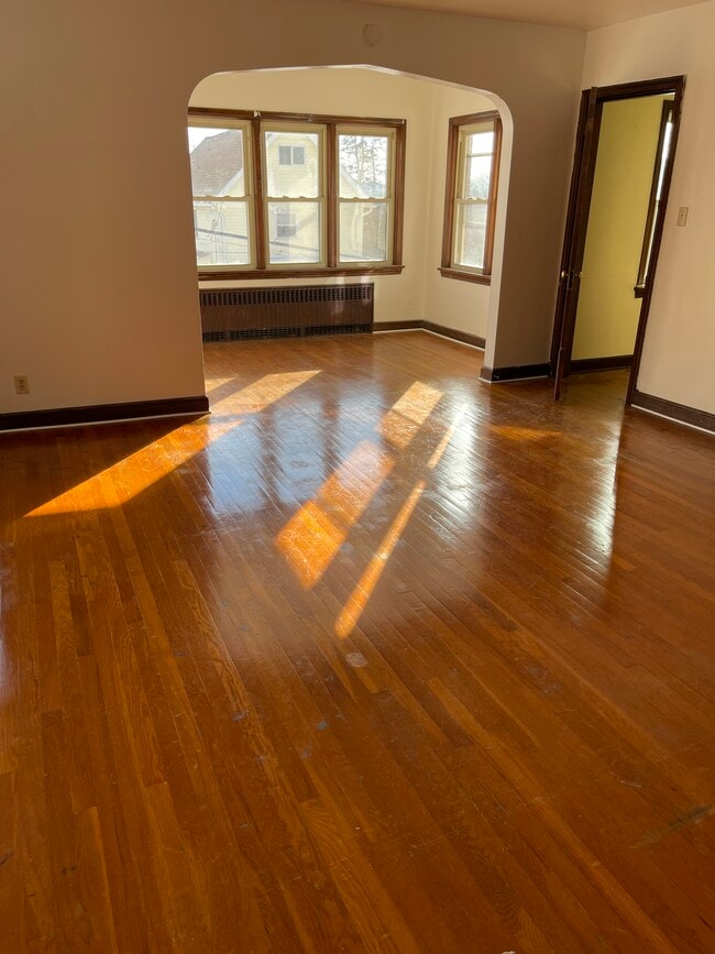 Family room - 3417 Grover St