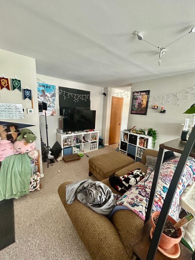 Foto del edificio - Available September! - 1 Bed 1 Bath Apartment