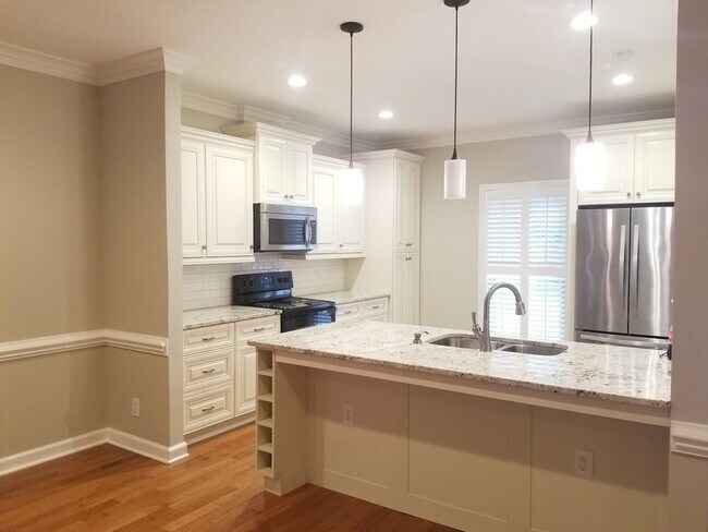 Foto del edificio - Wonderful End Unit Townhome of Six Forks