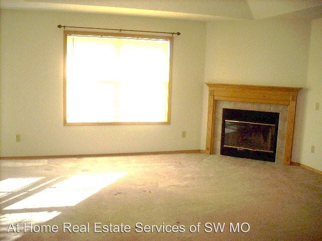Building Photo - 118 W Silver Oak St