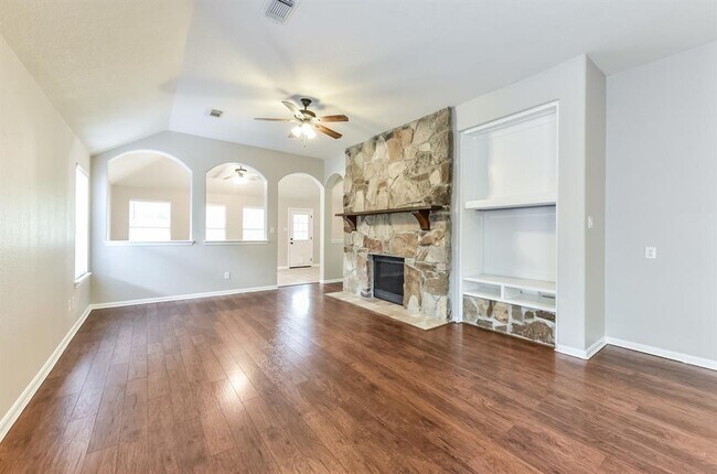 Foto del edificio - 15723 Chapel Lake Dr