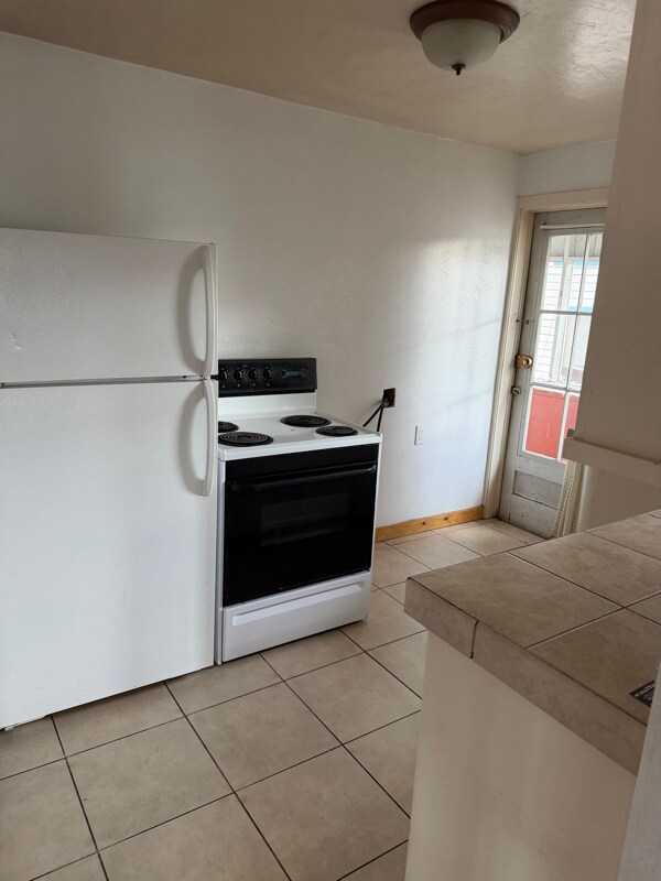 Building Photo - 210 2nd St