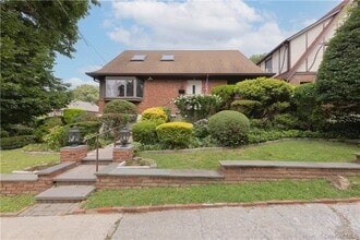 Building Photo - 55 W Devonia Ave