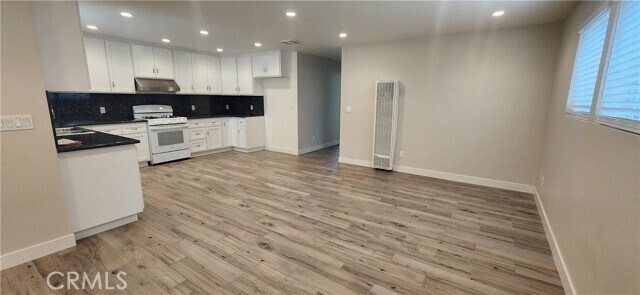 Foto del edificio - 3765 Artesia Blvd