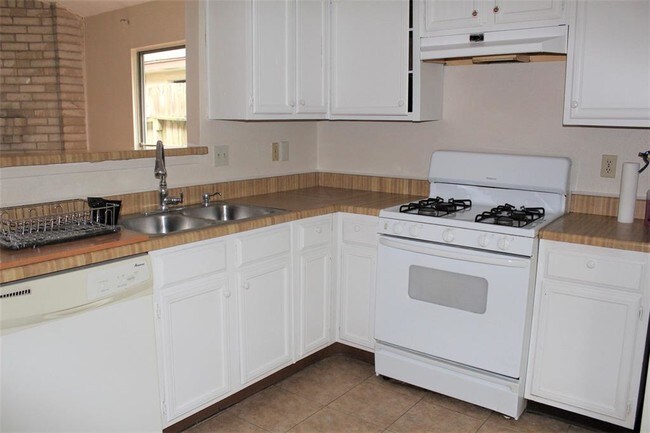 Building Photo - 5123 Beaver Hollow Dr
