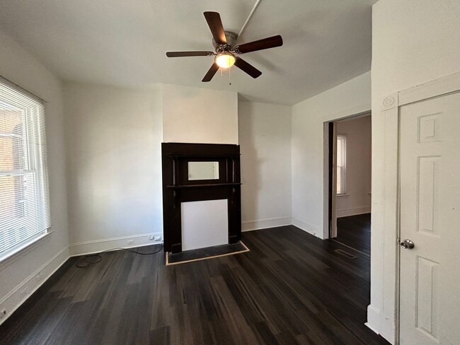 Building Photo - 3208 Carolina Ave