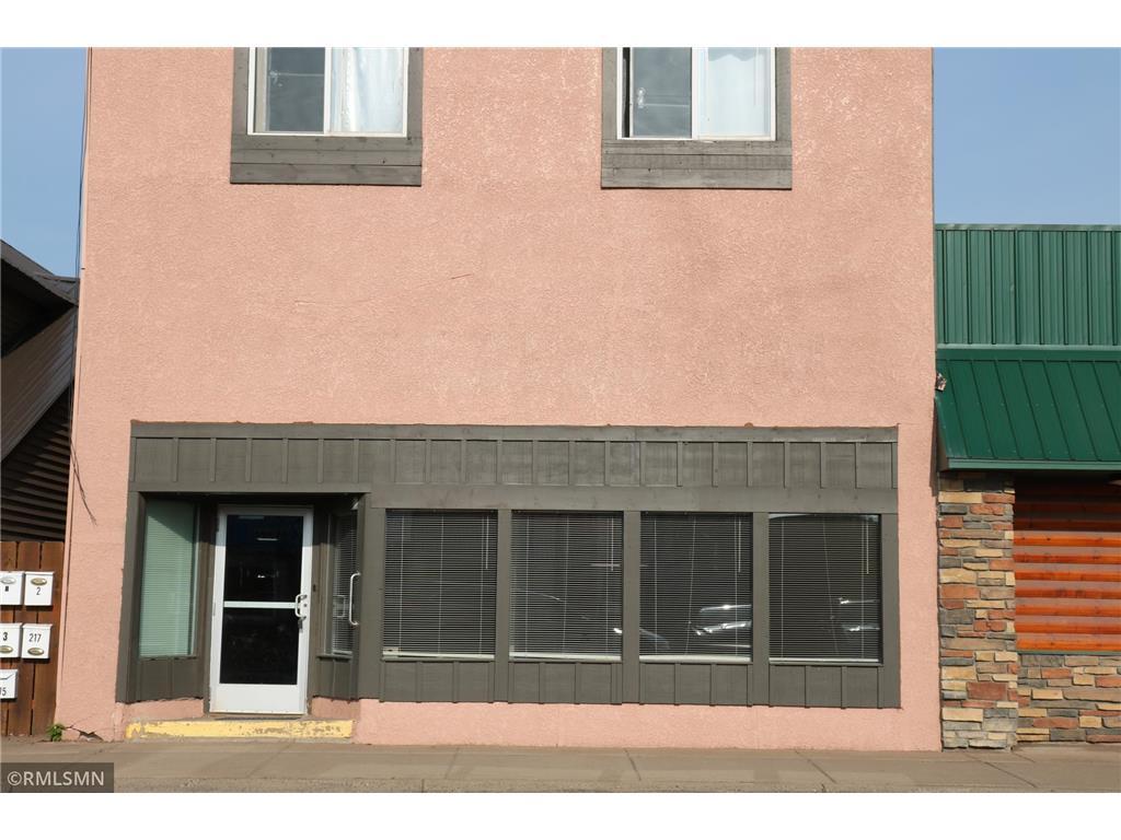 Foto principal - 215 Main St S