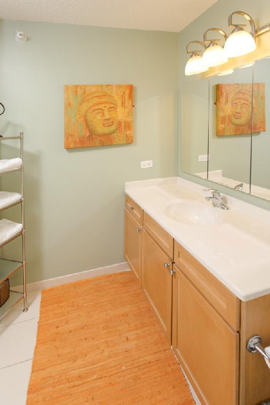 Building Photo - 25 E Delaware Pl