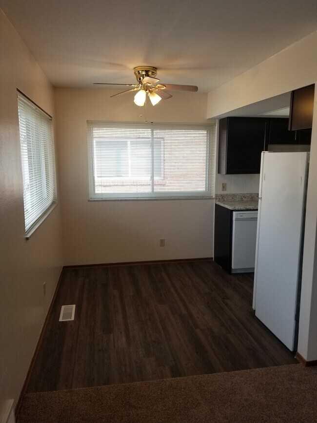 Eat-in kitchen - 9530 Hyde Park Dr