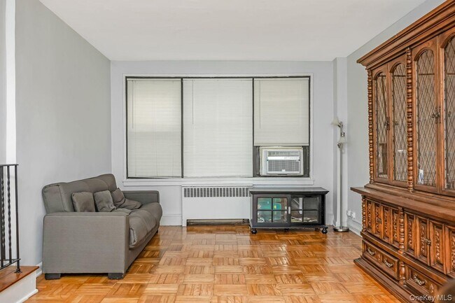 Foto del edificio - 98-50 63rd Dr