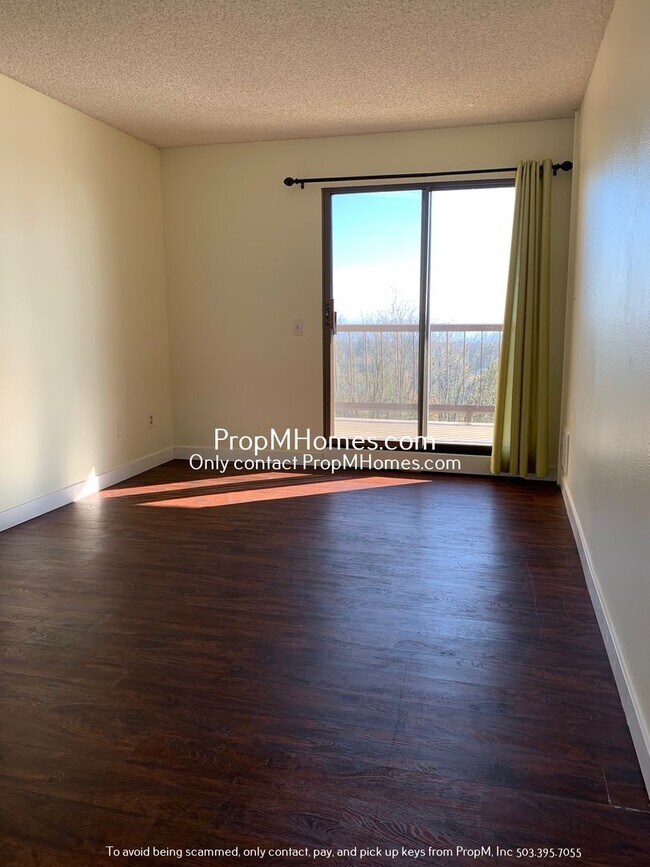 Building Photo - Stunning Views of Mt. Hood & Free W/S/G!! ...