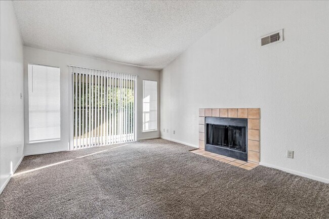 Foto del edificio - The Depot Apartment Homes *Upstairs*