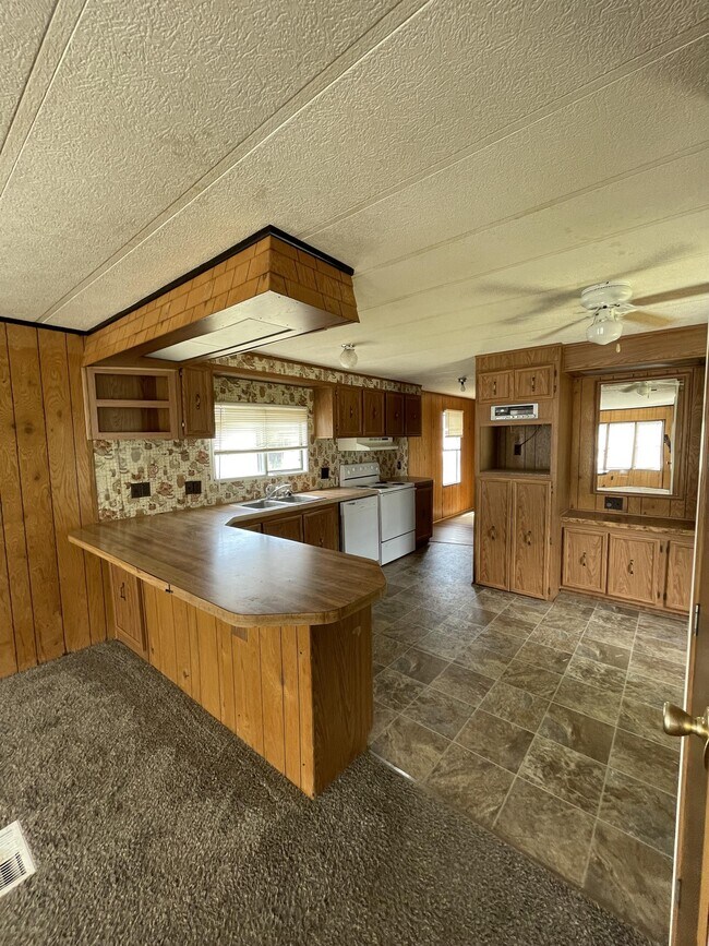 Building Photo - 760 Eve Dr