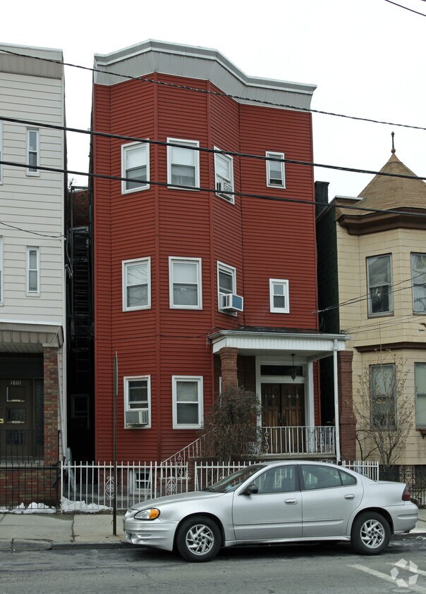 Foto del edificio - 1803 Summit Ave