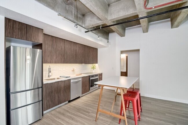 Foto del edificio - 2466 1st Ave