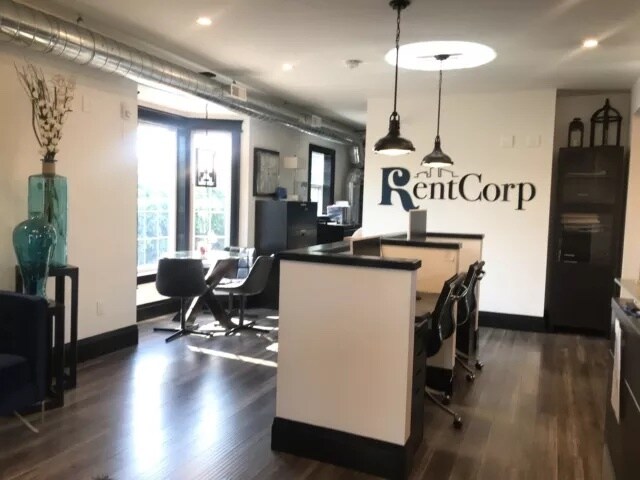 Building Photo - 226 Samuelson St